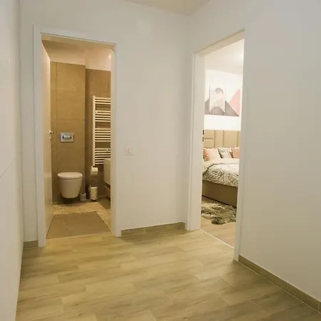 Luxury - Urban Plaza - Mountain View Apartment Brasov