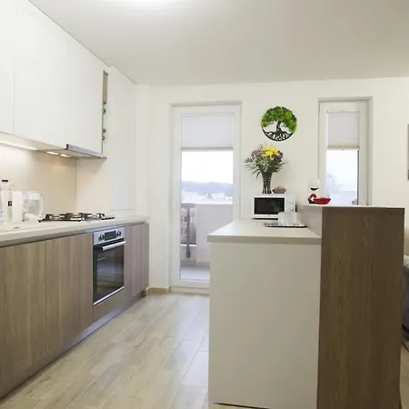 Luxury - Urban Plaza - Mountain View *