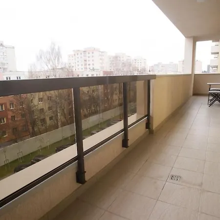 Luxury - Urban Plaza - Mountain View