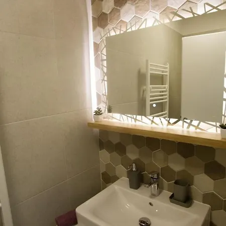 Luxury - Urban Plaza - Mountain View Apartment *