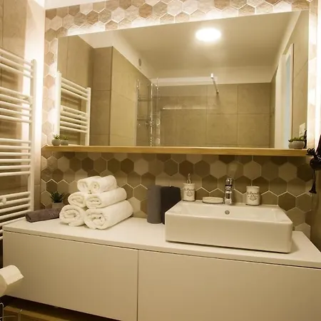 Luxury - Urban Plaza - Mountain View *