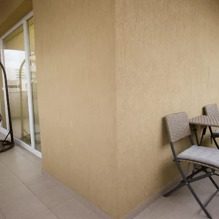 Luxury - Urban Plaza - Mountain View