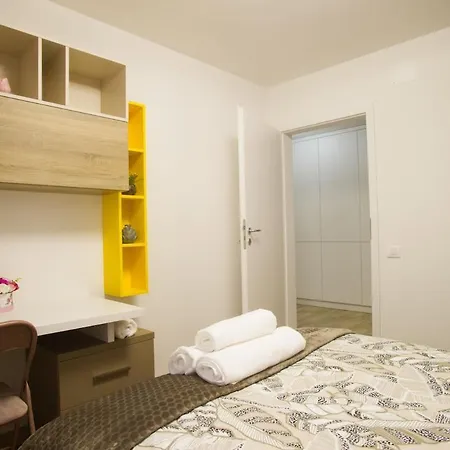 Luxury - Urban Plaza - Mountain View Apartment *