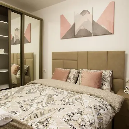 Luxury - Urban Plaza - Mountain View *