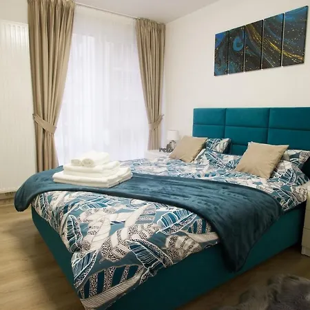 Luxury - Urban Plaza - Mountain View *