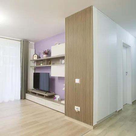 Luxury - Urban Plaza - Mountain View Apartment *
